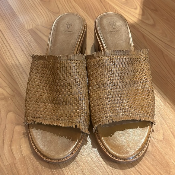 Frye blocked heel sandals. Size 9. Brown. - Picture 6 of 11